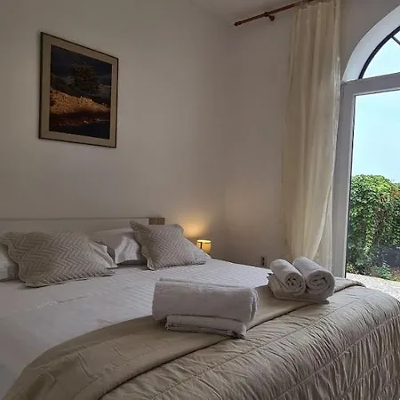 Nikola Appartement *