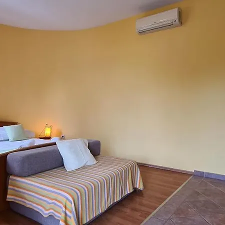 Nikola Appartement *