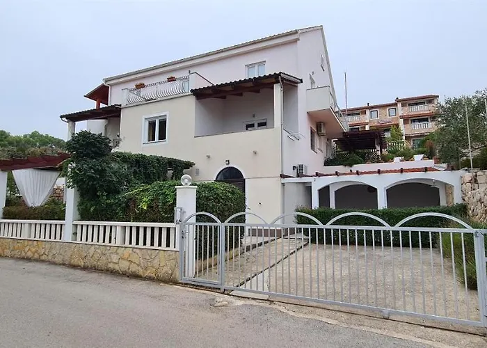 Nikola Apartament *