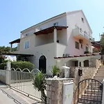 Apartman Nikola Jelsa